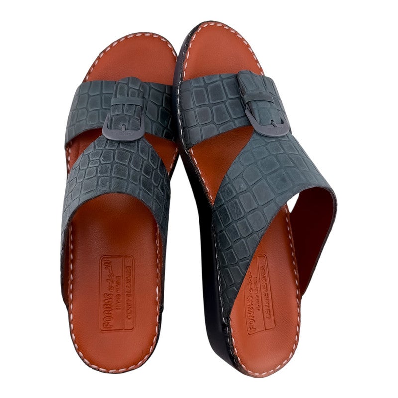 إيت صندل عربي يدوي الصنع للرجال من AET | شبشب رجالي خارجي | شبشب مفتوح من الأمام للاستخدام اليومي | جلد شامواه عربي أصلي مع إبزيم | تصميم جديد | نعل داخلي بلون بني فاتح | مريح وخفيف الوزن - Image 2