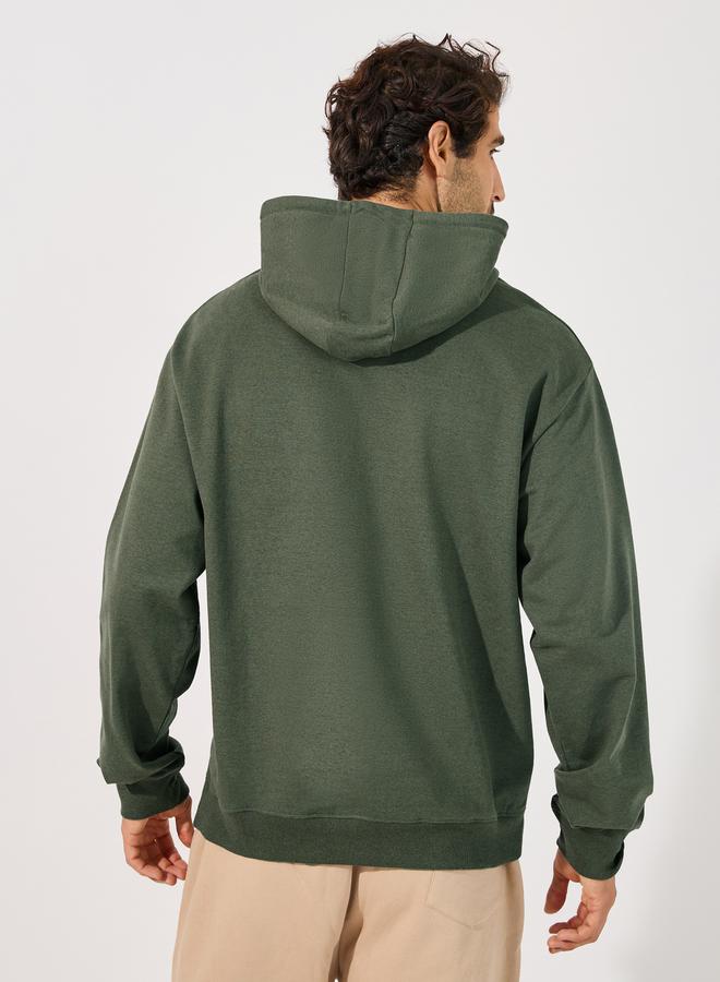 ستايلي هودي بقصة مريحة مع طبعة صغيرة - Image 4