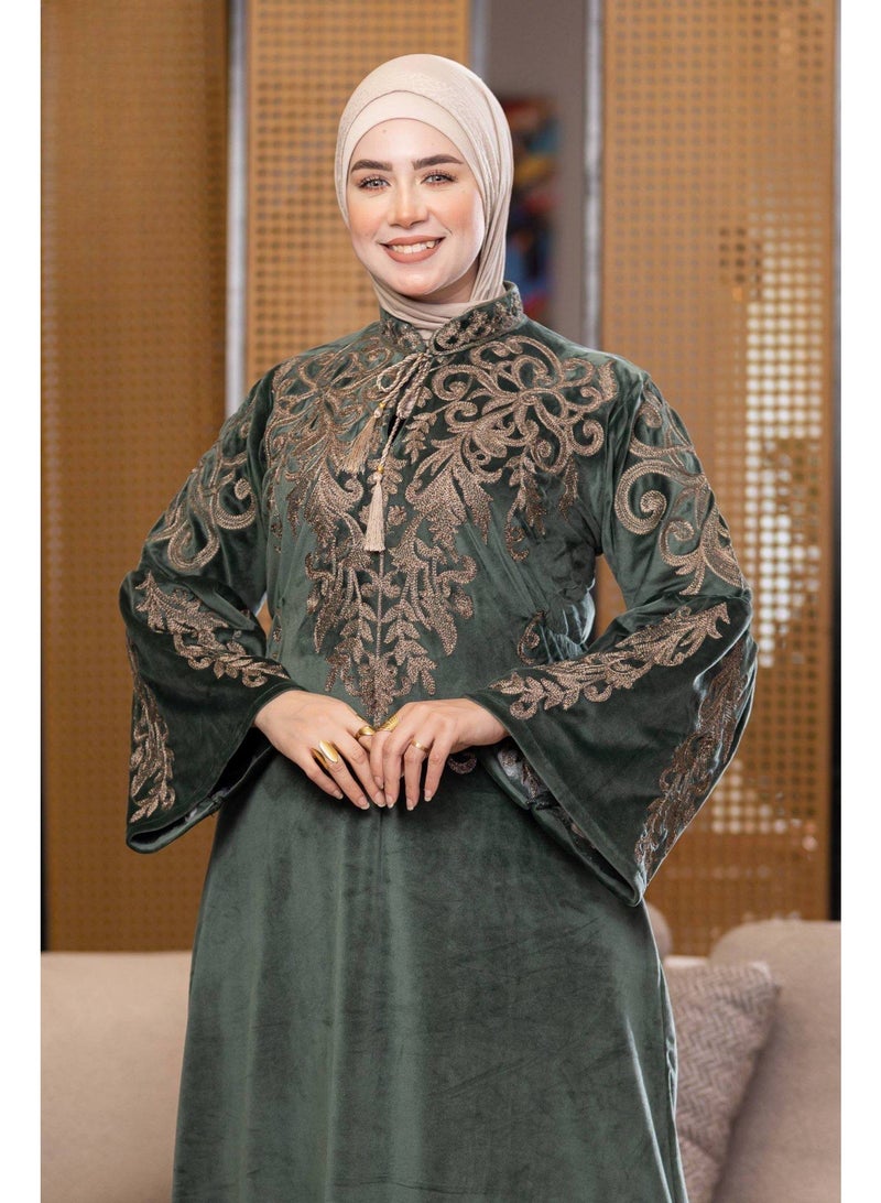 Women's winter velvet embroidered abaya – suitable for receiving guests and going out - Image 2