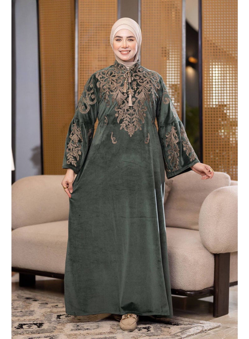 Women's winter velvet embroidered abaya – suitable for receiving guests and going out - Image 3