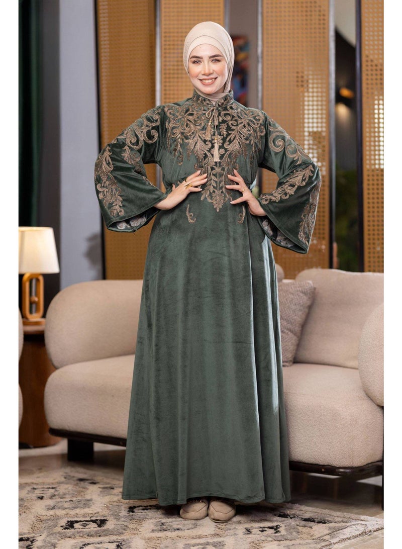 Women's winter velvet embroidered abaya – suitable for receiving guests and going out - Image 4