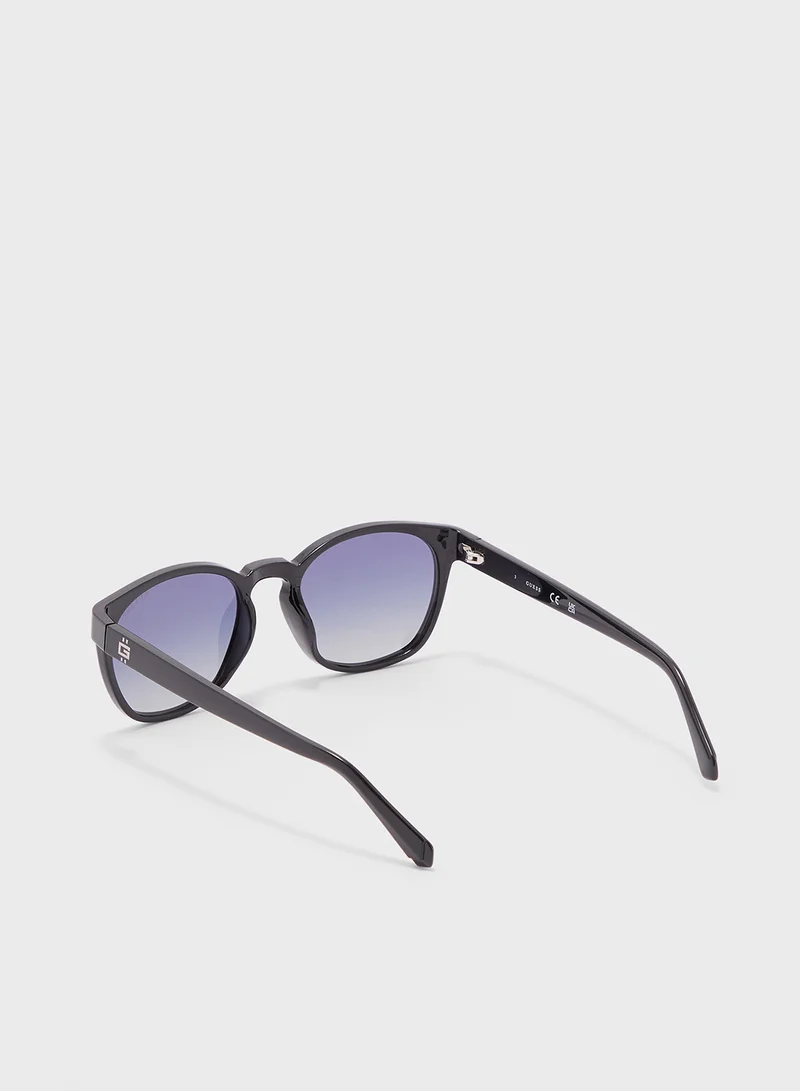 GUESS Uv Protected Polarized  Wayfarer Sunglasses