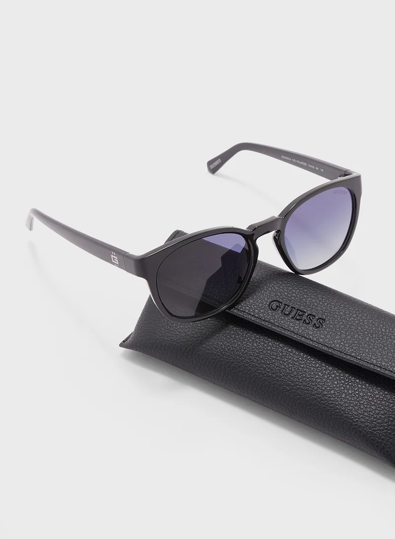 GUESS Uv Protected Polarized  Wayfarer Sunglasses
