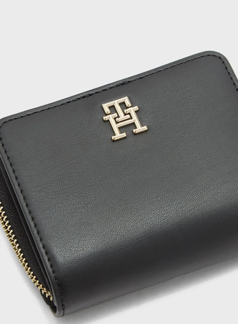 TOMMY HILFIGER Chic Medium Zip Around Wallet