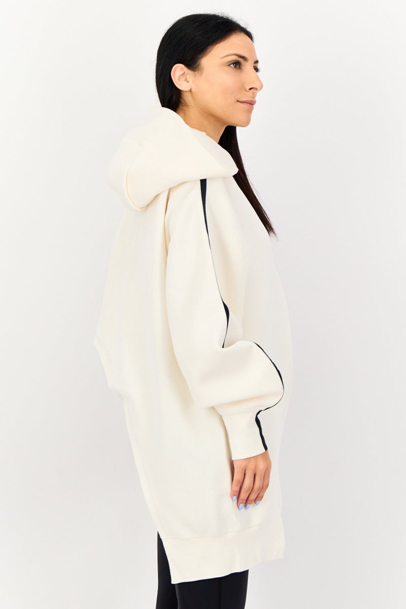 Nike هودي نسائي بحجم كبير بأكمام طويلة، أبيض - Image 2