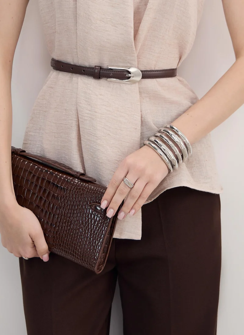 Wide round bracelet