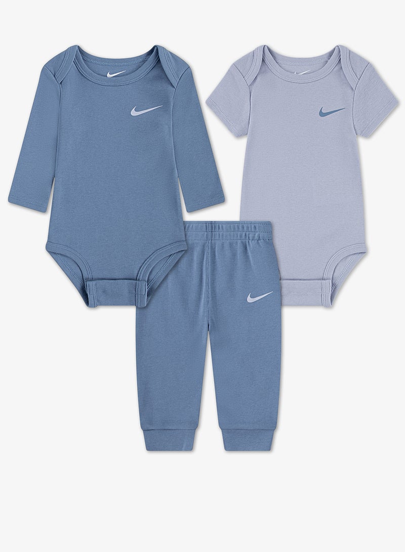 Nike Kids Cherry Aop Tempo Shorts - Image 1