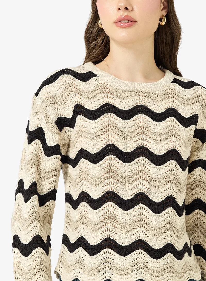 اونلي كنزة أونلاسا بأكمام طويلة وياقة دائرية بنقش موجي