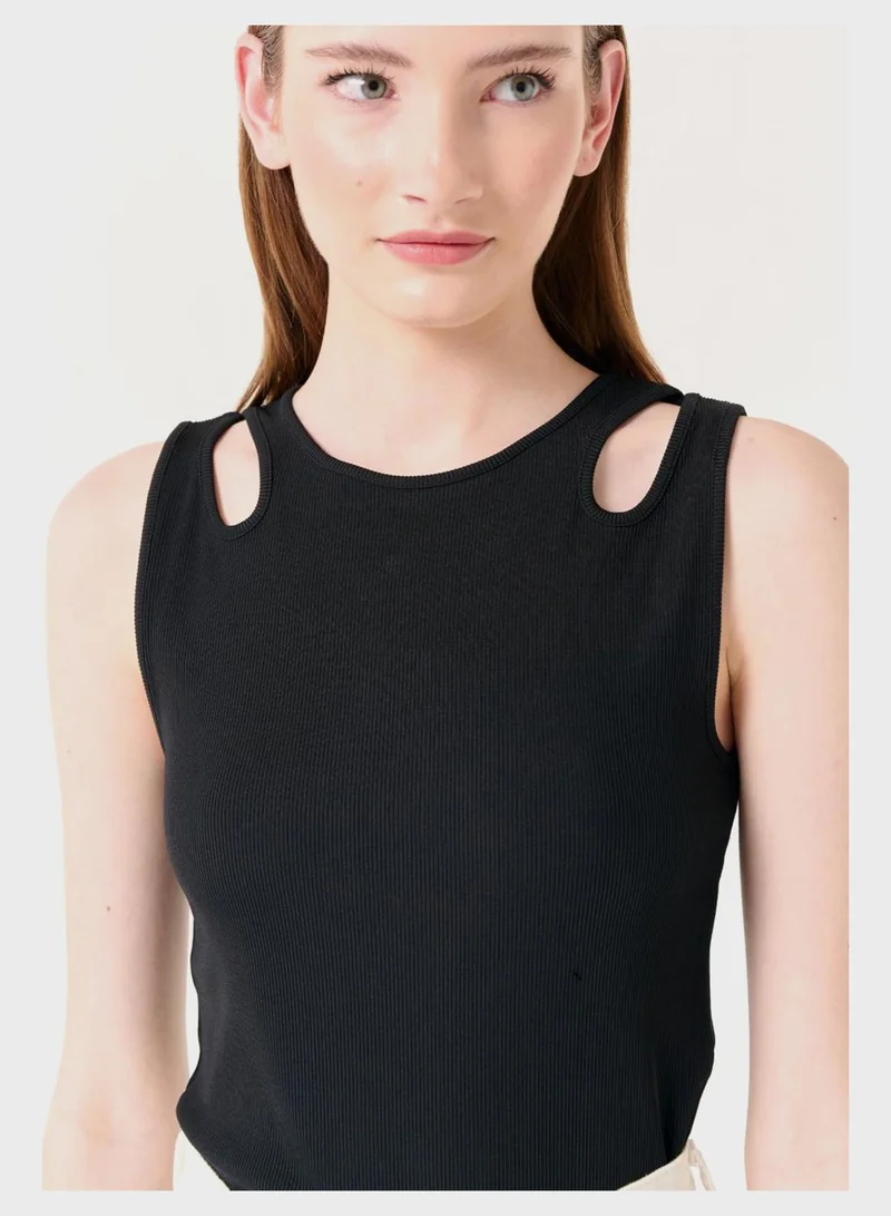 Jimmy Key Cut Detail Top