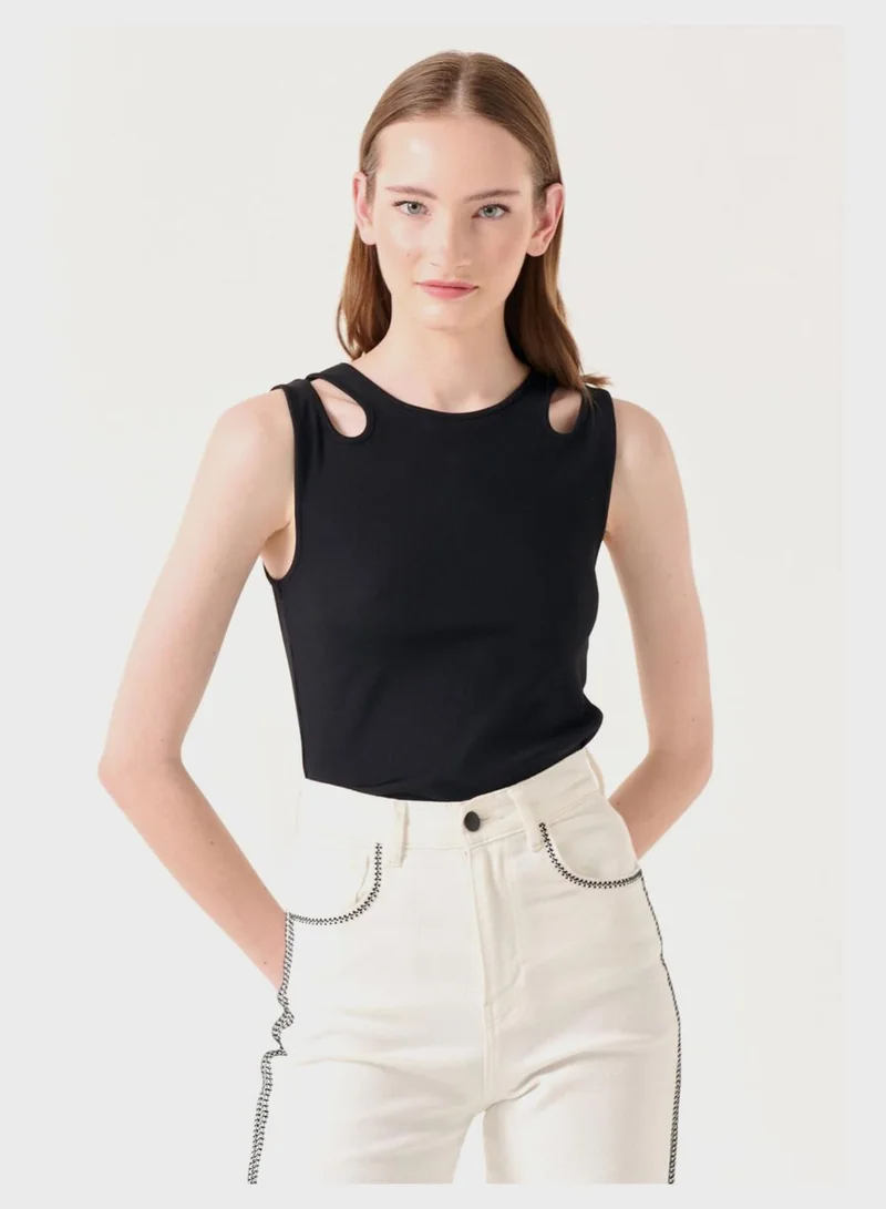 Jimmy Key Cut Detail Top