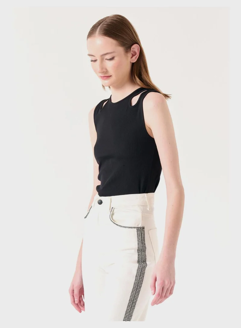 Jimmy Key Cut Detail Top