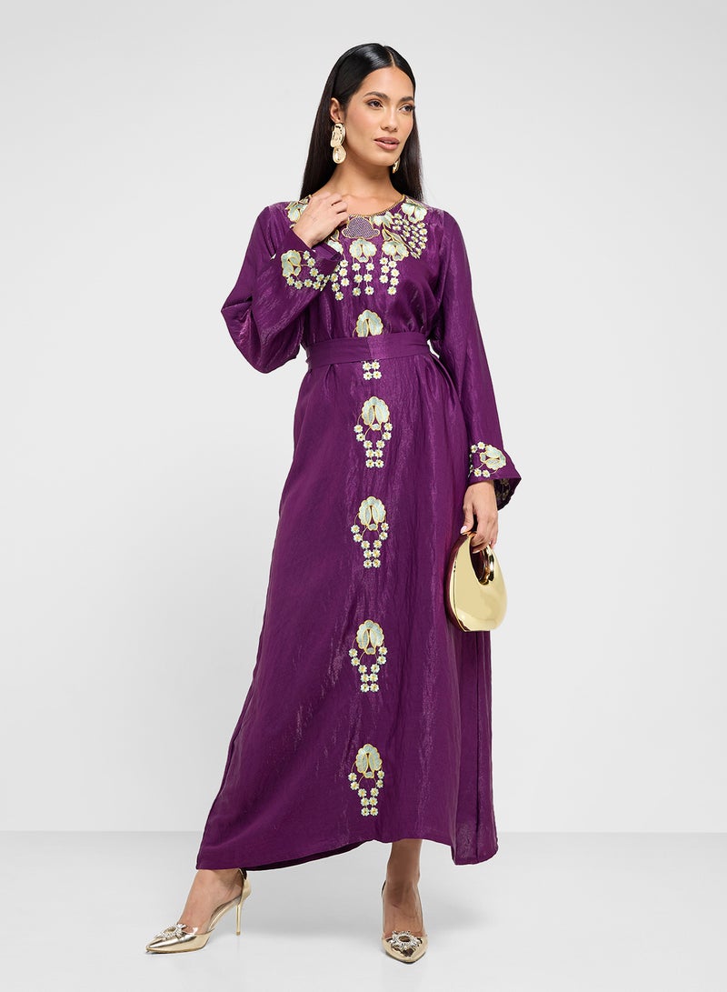 هيا كلوزيت عباية مطرزة بياقة دائرية وأكمام مستقيمة - Image 1