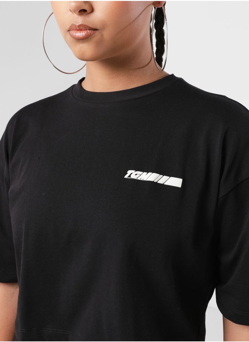 The Giving Movement - Boxy Racer Printed Cropped T-Shirt - Image 1