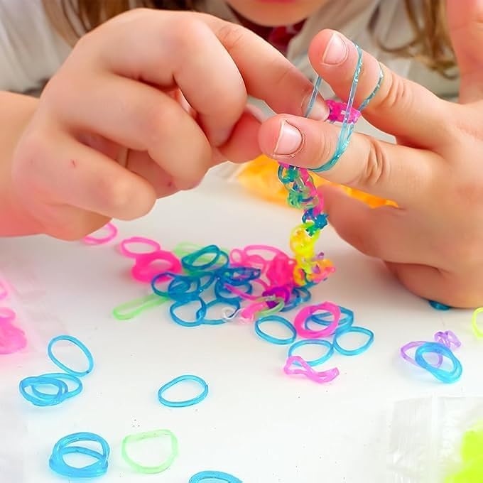 STRBOXONG 32 COLORS LOOM BANDS BRACELET MAKING KIT, 2500+ RUBBER BANDS, LETTER & BEADS,LOOM BOARD, CROCHET HOOKS, SLINGSHOTS &S-BUCKLES, DIY JEWELRY & COMPLETE CRAFT SET OF BRACELET KIT - Image 2