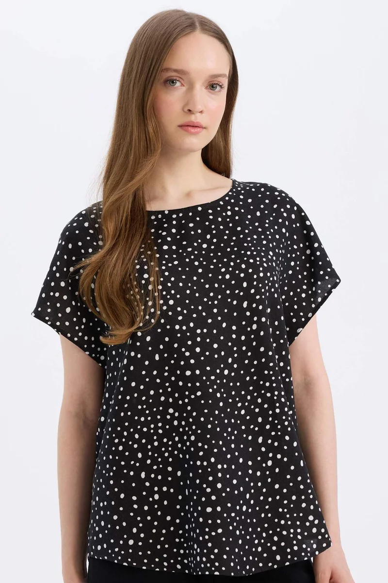 ديفاكتو Regular Fit Crew Neck Short Sleeve Blouse