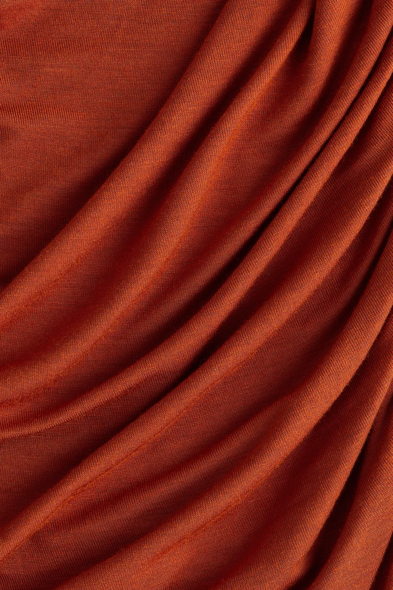 اتش اند ام بلوزة بياقة وشاح