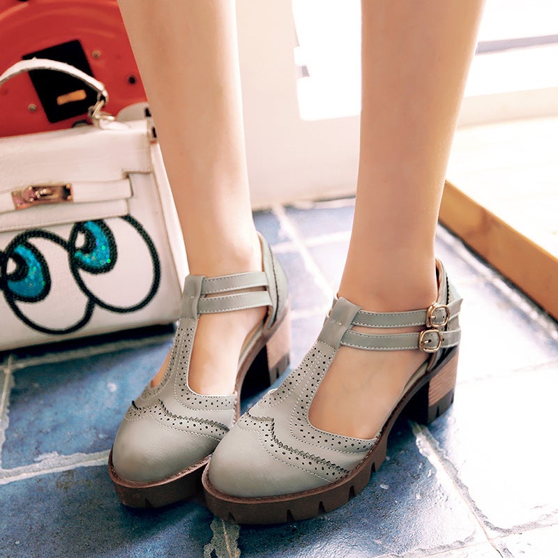 Supply Fashion High Heeled Square Heeled 40-43 Round Toe Burned Flower Side Empty T-Buckle Sandals For Women - Image 2