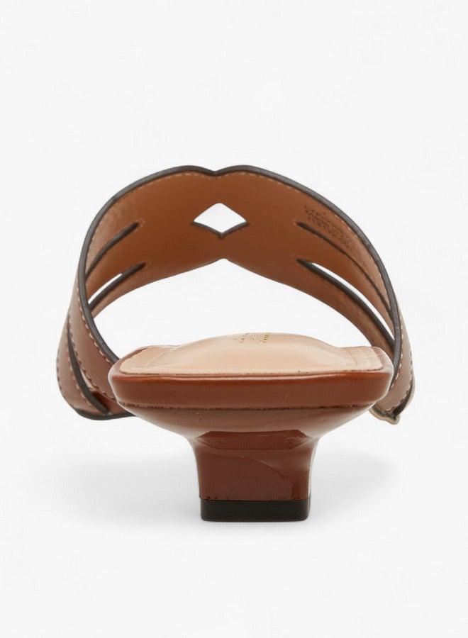 سيليست صنادل نسائية بكعب قطة وحزام مقصوص سهل الارتداء - Image 5