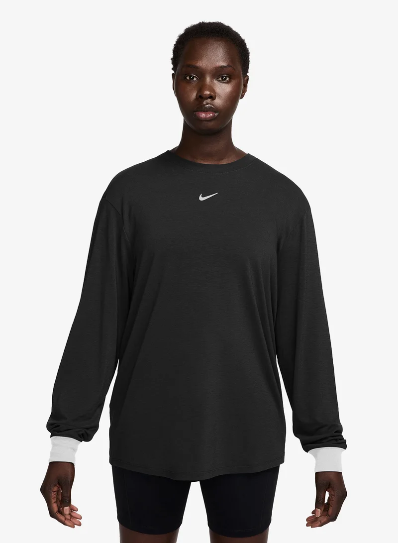 نايكي تيشيرت كلاسيكي بتقنية دراي فيت ون