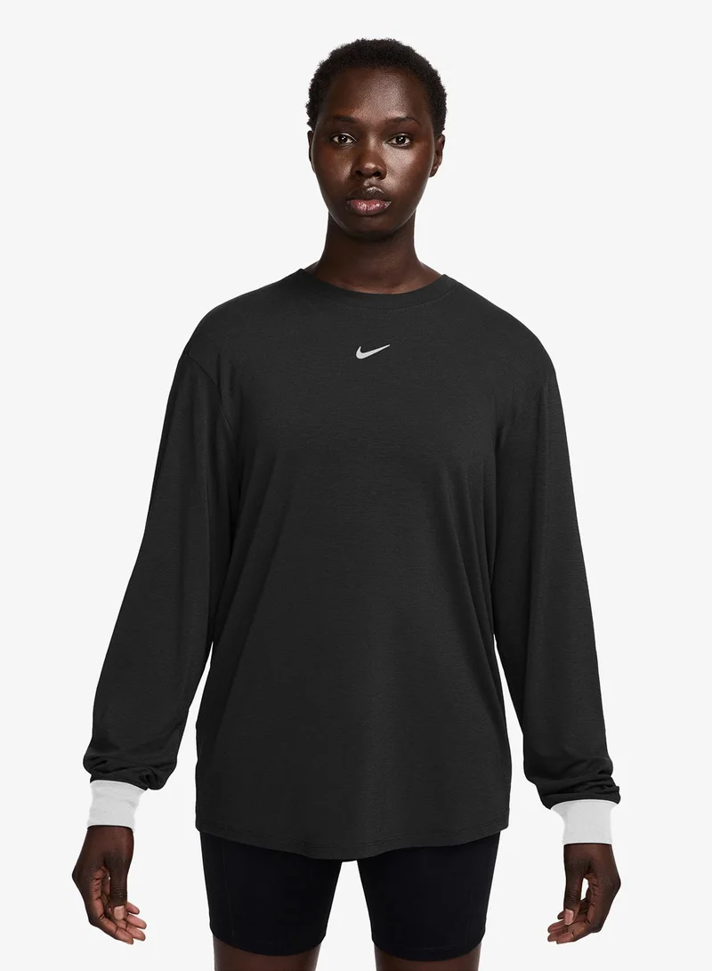 نايكي تيشيرت كلاسيكي بتقنية دراي فيت ون