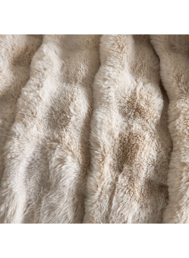 Home Box Ness 2-Sided Brushed Bubble Faux Fur Throw 130 x 170 cm - Image 3