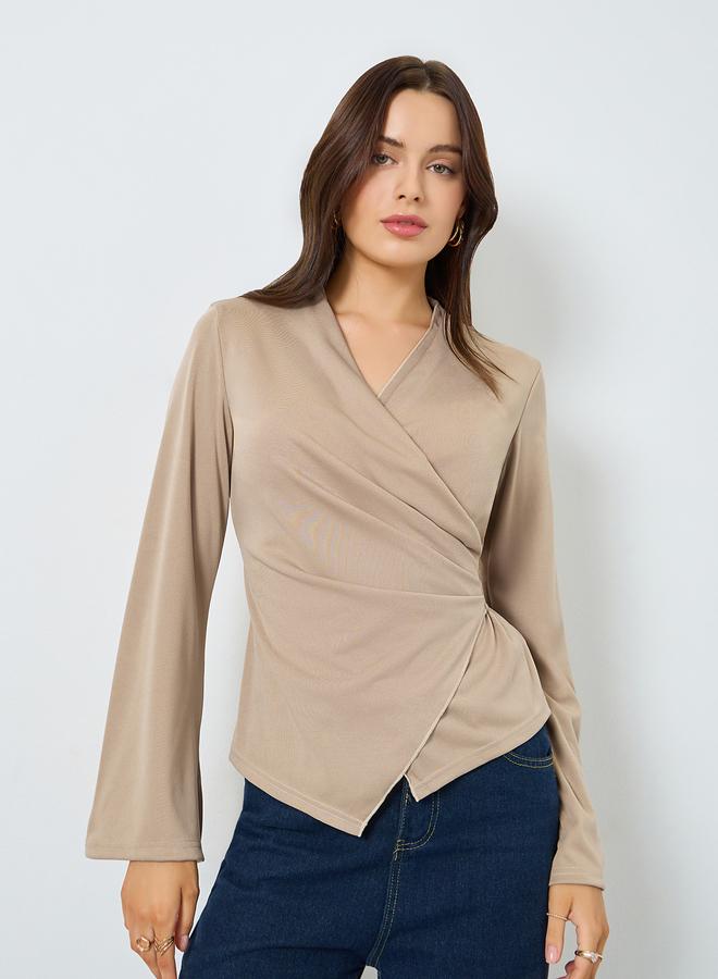 ستايلي بلوزة سادة بنمط لف وأكمام جرس - Image 3