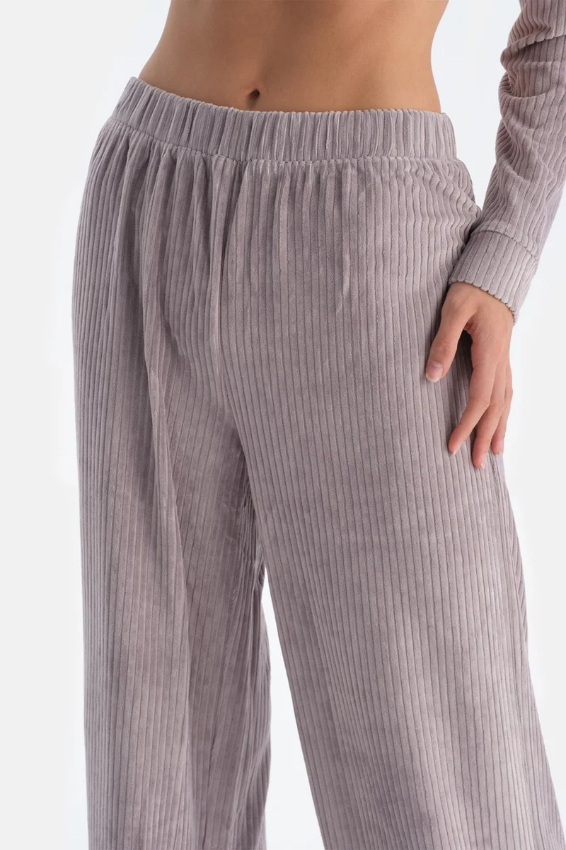 داجي Light Lilac Velvet Trousers