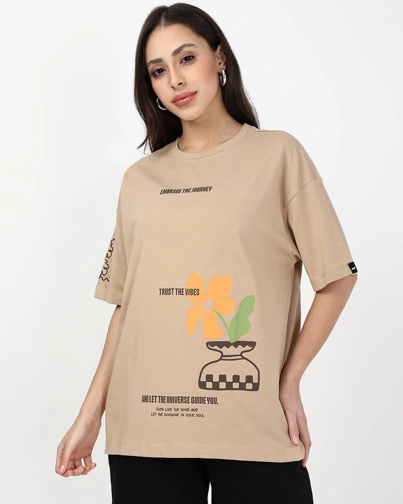 بيواكوف تيشيرت نسائي واسع بطبعة جذور الزنجبيل البني