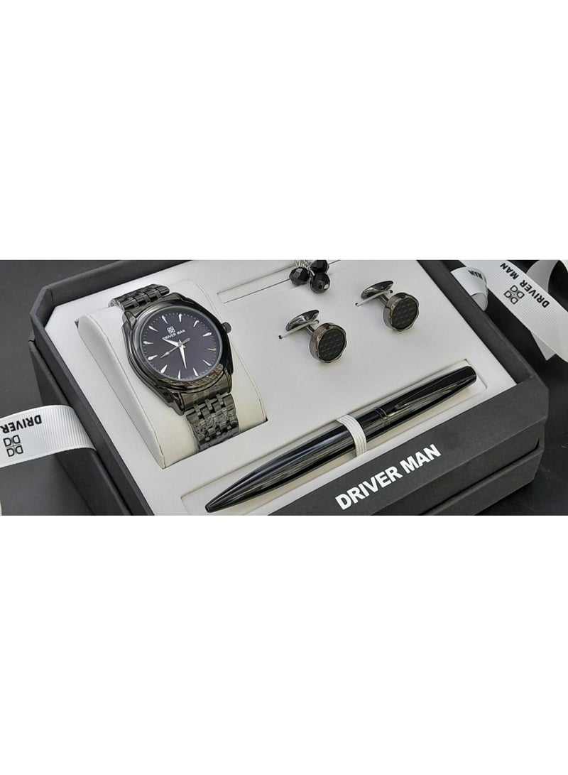 مجموعة هدايا رجالية  تتضمن ساعة يد، وقلمًا، وأزرار أكمام (كبك) مع سبحة  بتصميم متناسق.