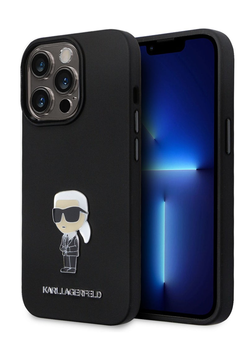 كارل لاغرفيلد حافظة صلبة من السيليكون مع شعار Ikonik NFT ودبوس معدني لهاتف ايفون 15 برو- أسود - Image 5