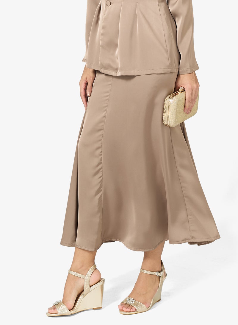 خزانة صندل إسفين ذهبي بأحزمة لامعة وبروش كريستال - Image 5