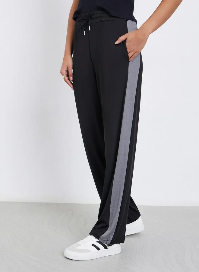Styli Styli Black Relaxed Fit Joggers with Side Striped