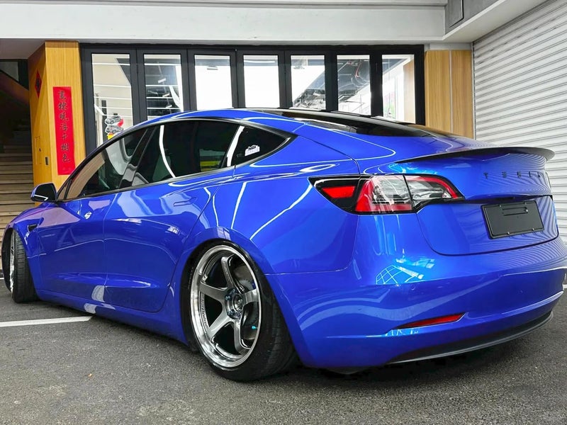 LZLRUN لفافة ملصق سيارة من الفينيل اللامع الأزرق LZLRUN مع مجموعة أدوات التركيب (1 قدم × 5 أقدام) - Image 2