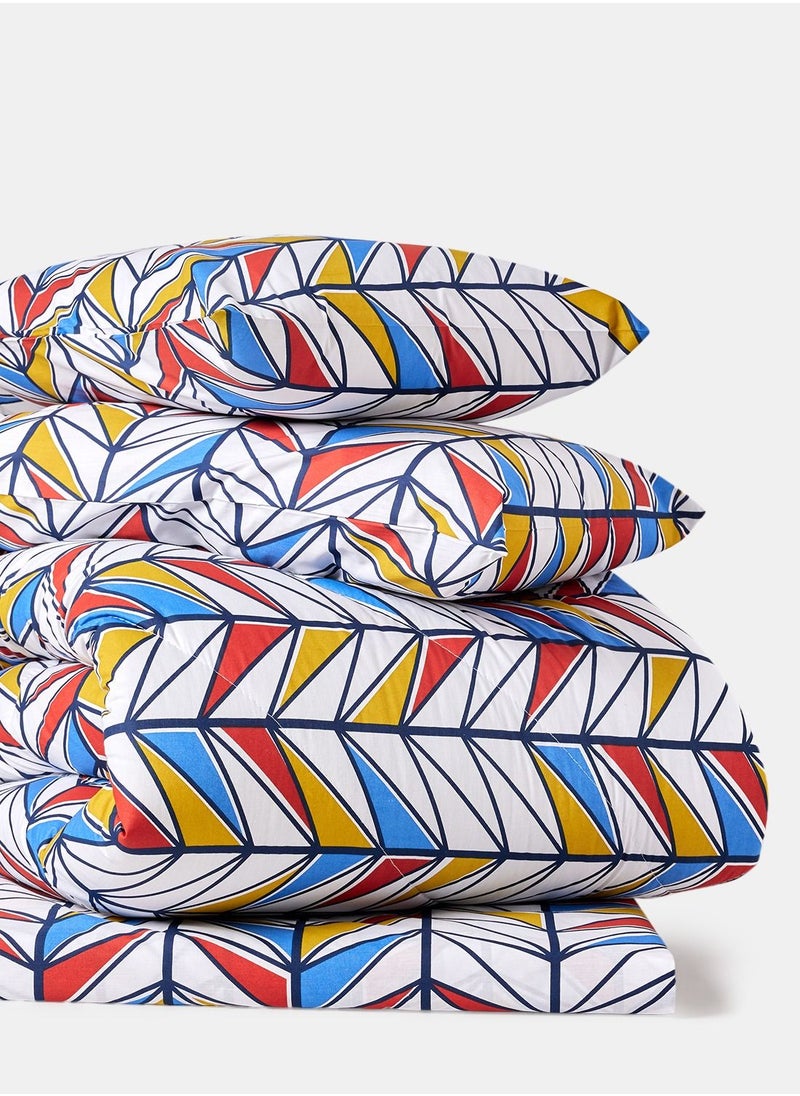 KRUDE 4-Piece Scalene Triangles Printed Design 180 TC Poly Cotton Double Comforter Set  - Image 2