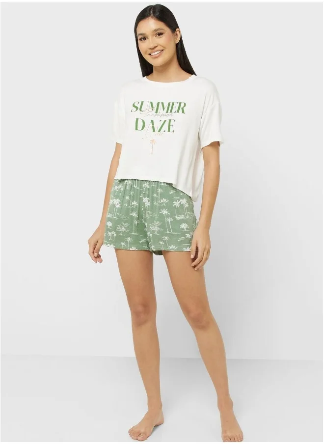 Isla & Evie Crew Neck Graphic Detail T-Shirt