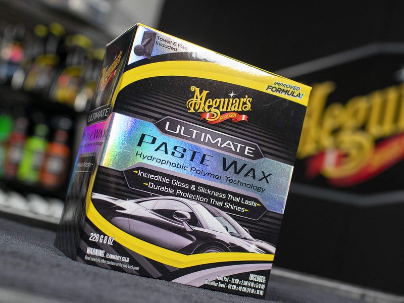 Meguiar's شمع ميغوايرز النهائي - شمع سيارات فاخر لسطح لامع وعميق مع حماية طويلة الأمد - سهل التطبيق والإزالة، مع منشفة ميكروفايبر ومطبق، 8 أونصات من الشمع - Image 3