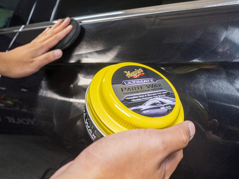 Meguiar's شمع ميغوايرز النهائي - شمع سيارات فاخر لسطح لامع وعميق مع حماية طويلة الأمد - سهل التطبيق والإزالة، مع منشفة ميكروفايبر ومطبق، 8 أونصات من الشمع - Image 4