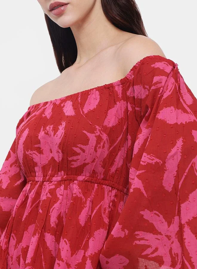 ستايلي فستان ماكسي بياقة مكشوفة وأزهار متدرجة