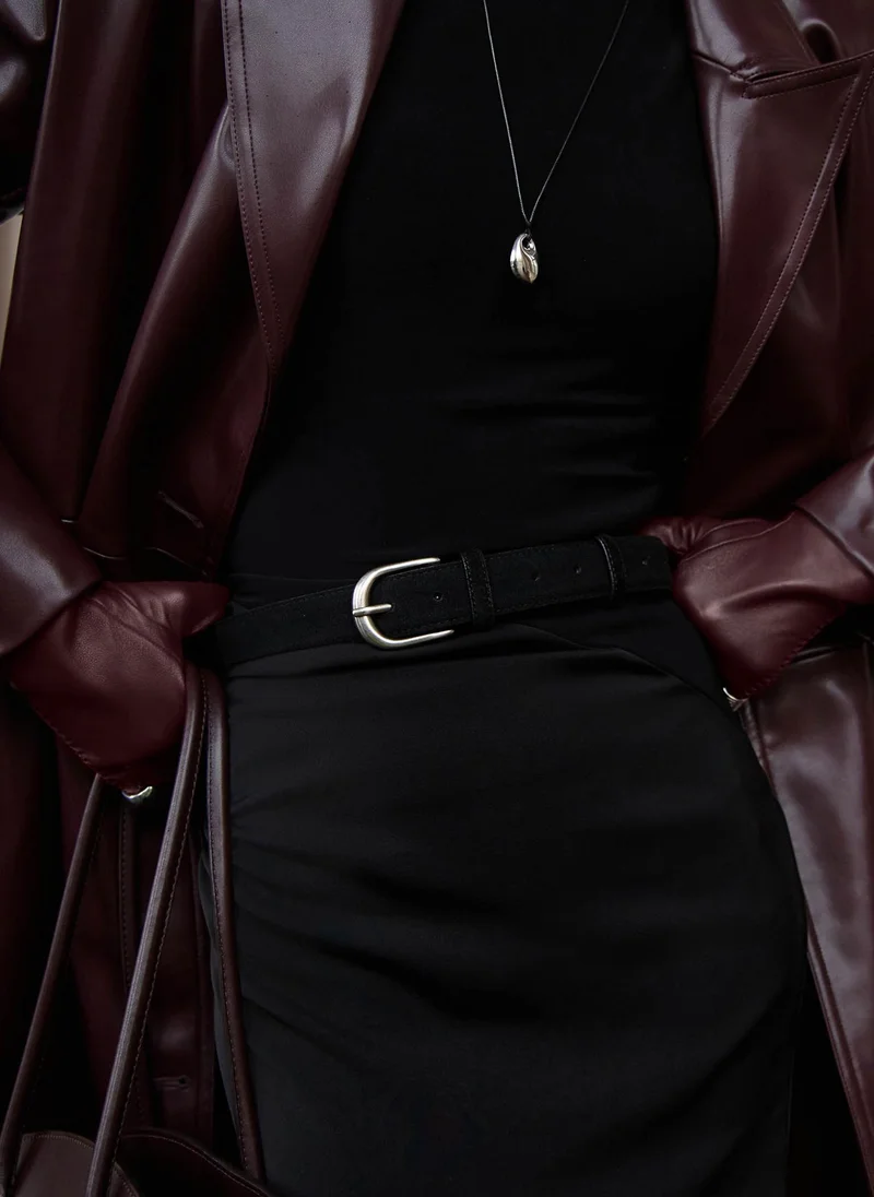 Lichi Suede belt with oval buckle