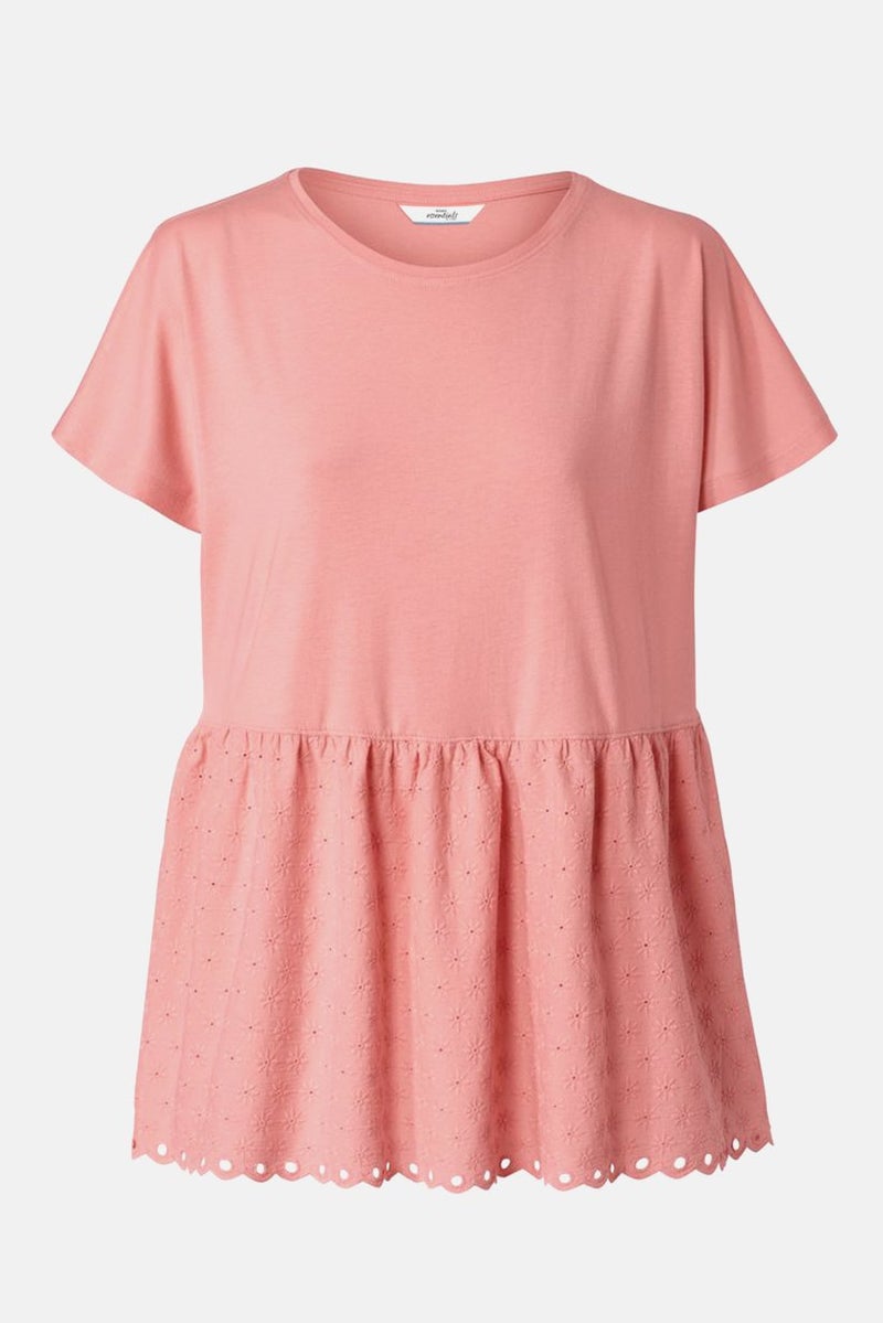 Tchibo بلوزة نسائية بأكمام قصيرة وياقة دائرية مزينة بالتطريز، كورال - Image 3