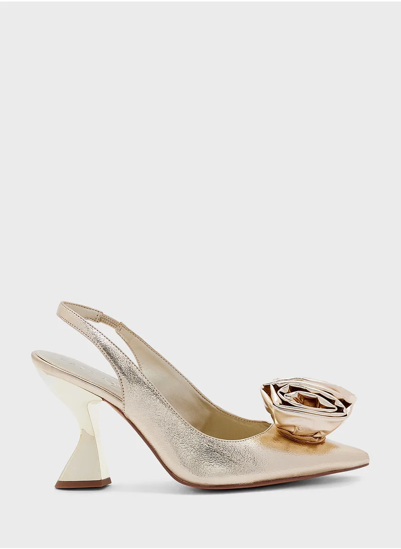 كاتي بيري Close Toe Flower Detail Mid Heel Pumps