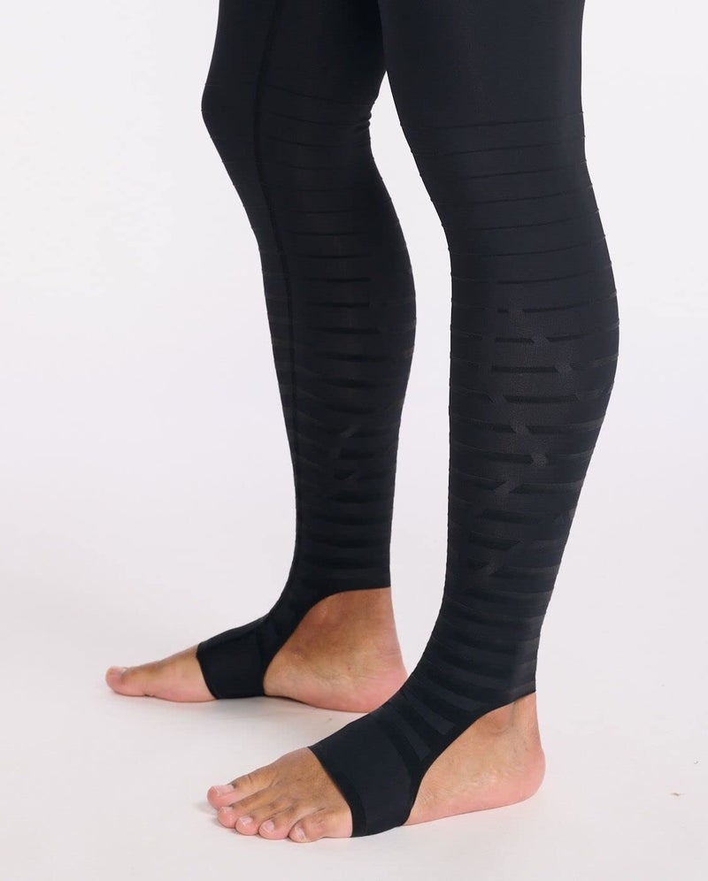 2XU سروال ضغط استعادة الطاقة للرجال من 2XU - تعزيز الأداء والاستعادة - أسود/نيرو - مقاس صغير جداً - Image 5