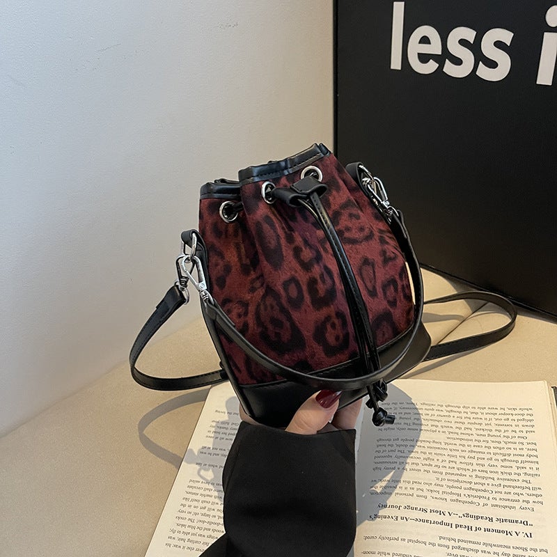 This Year'S Popular Drawstring Leopard Bag Women'S Retro All-Match Messenger Bag Casual Portable Bucket Bag - Image 4