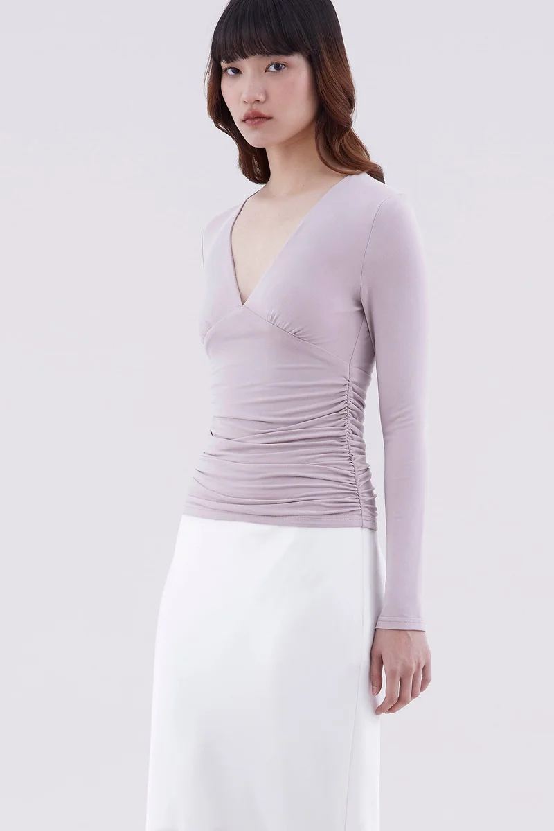 ذا اديتورز ماركت Odivia V-Neck Ruch Top