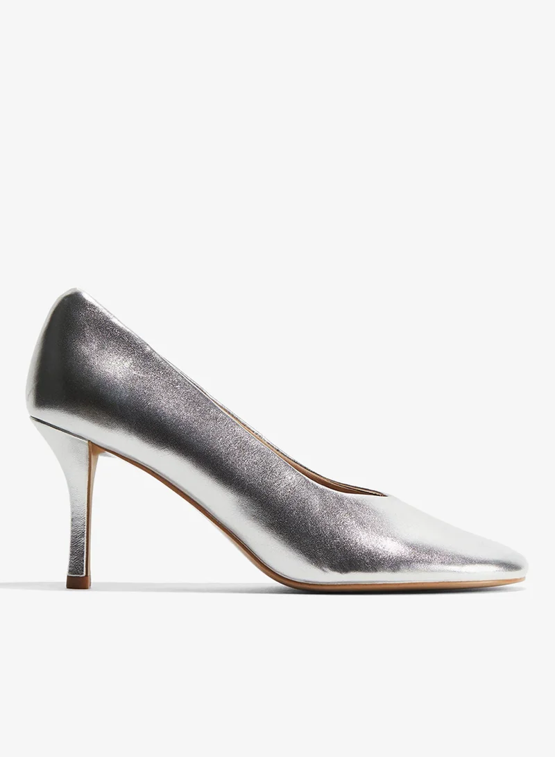 اتش اند ام حذاء من الجلد