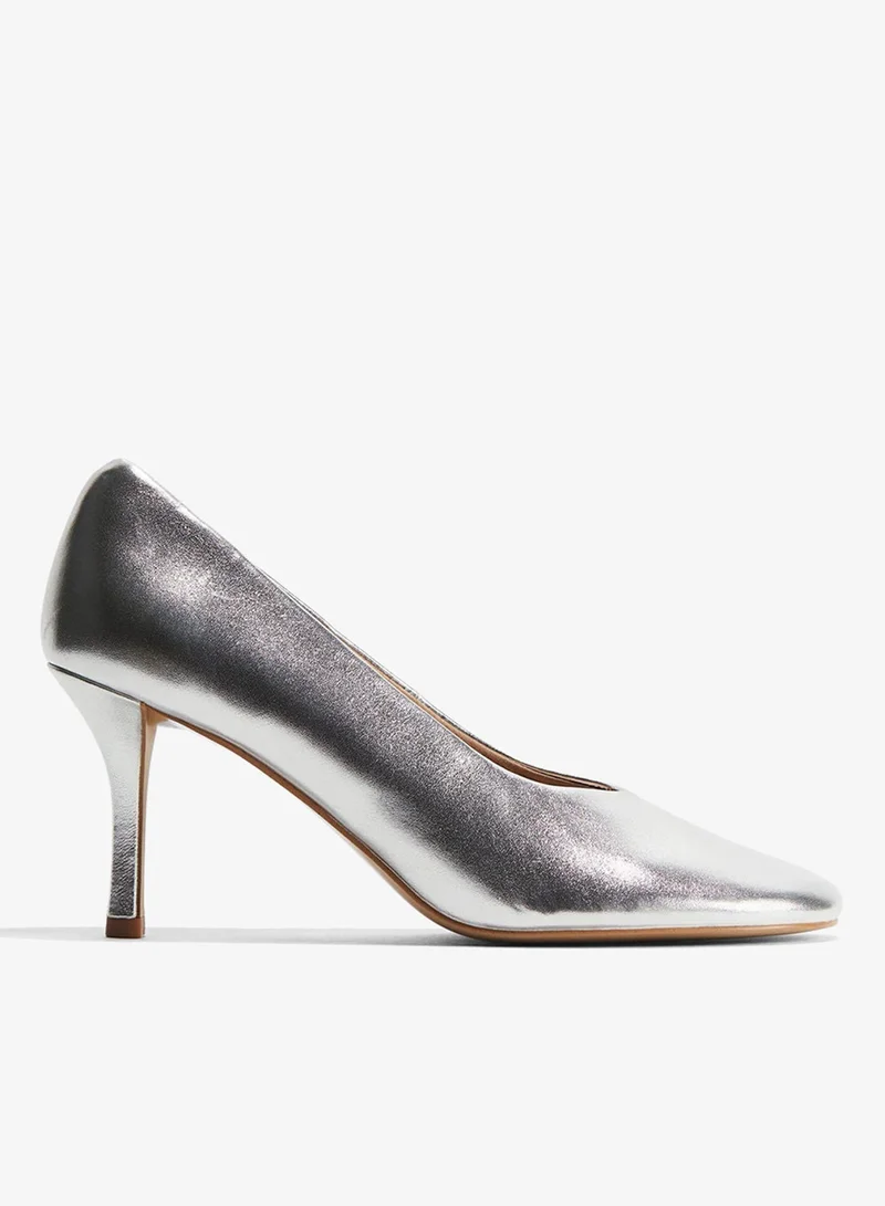 اتش اند ام حذاء من الجلد