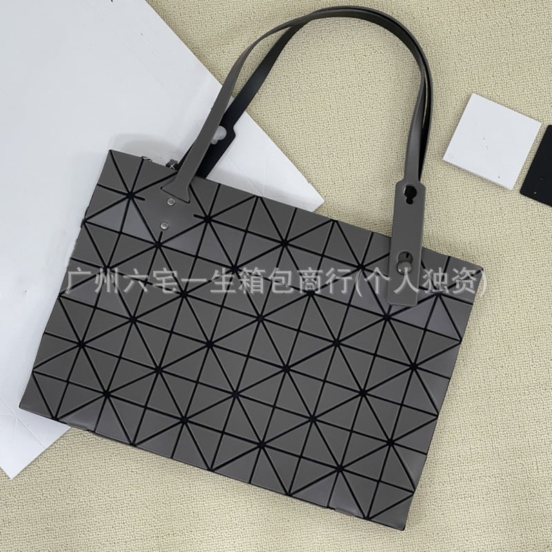 Japan New Limited 7*10 Rock Bag Fashion Commuter Shoulder Tote Bag Geometric Rhombus Lifetime Bag - Image 3