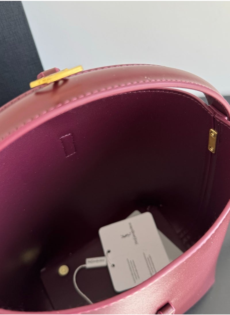 Le 37 YSL Bucket Bag in Smooth Leather