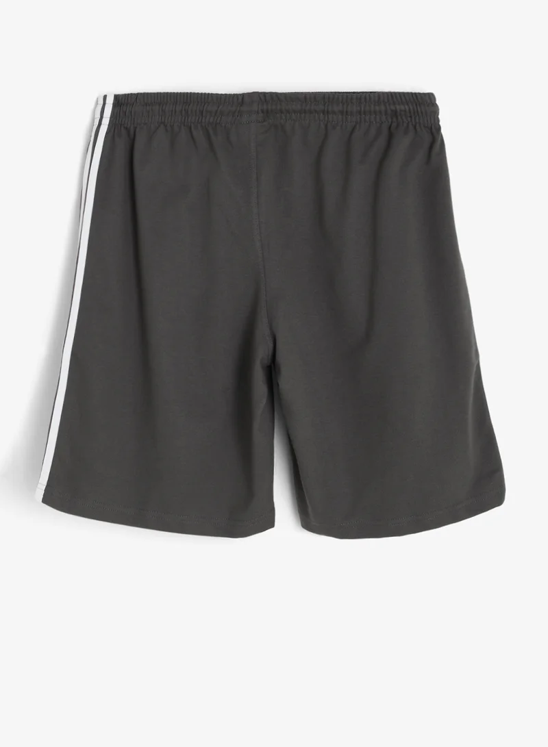 Seventy Five Regular fit Printed and Net Folding Shorts