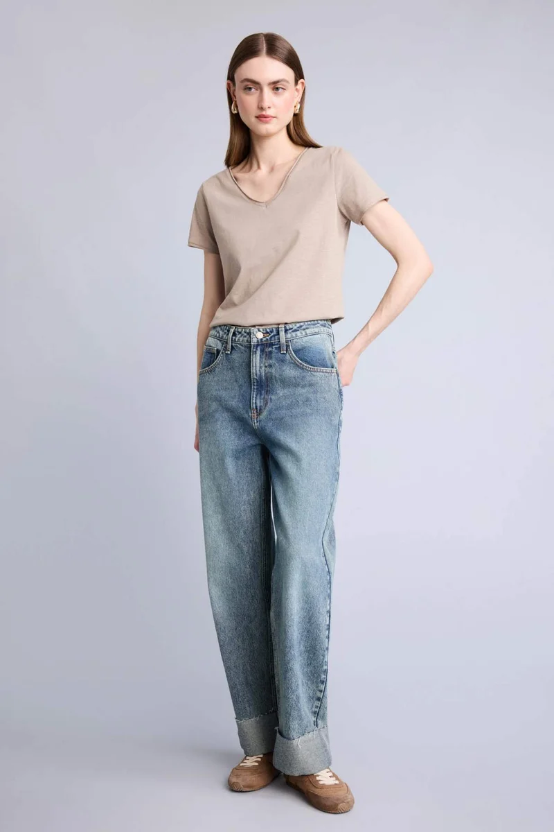 ديفاكتو Regular Fit V-neck Basic Short Sleeve T-Shirt